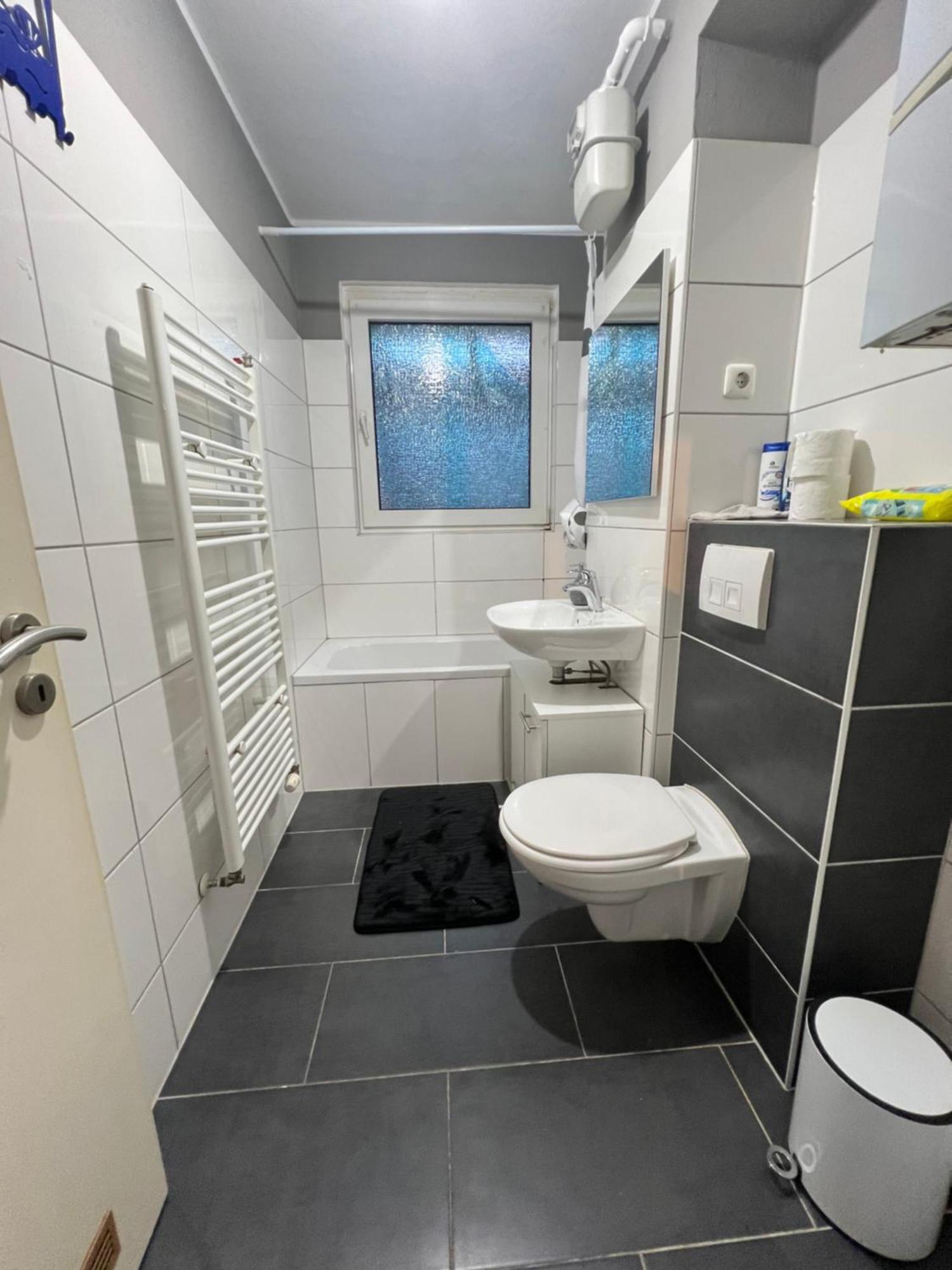 Gemuetliche Ferien-/Monteurenwohnung In Herne Esterno foto